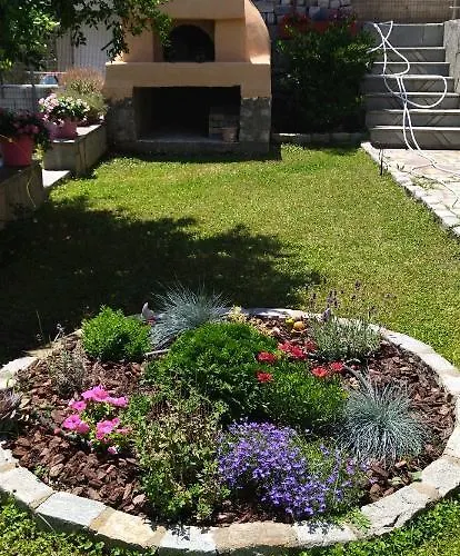 Elia Semesterbostad *